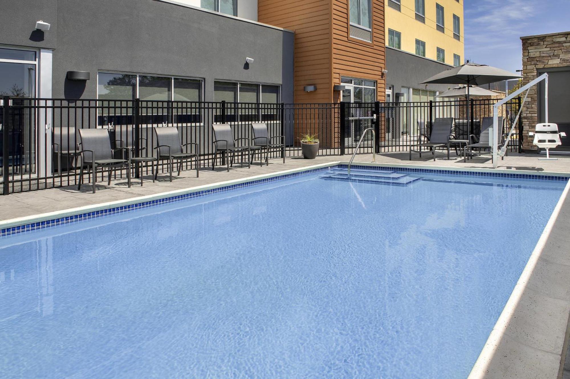 Fairfield Inn & Suites By Marriott Santa Rosa Rohnert Park Exterior photo