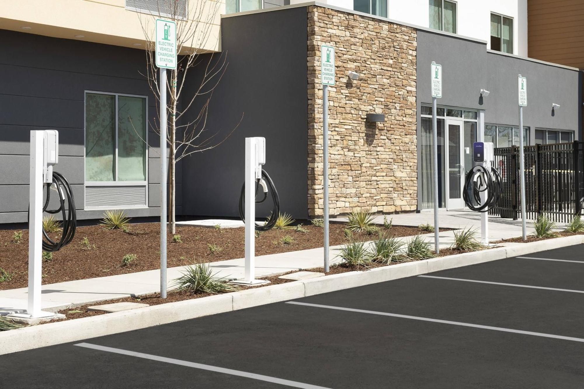 Fairfield Inn & Suites By Marriott Santa Rosa Rohnert Park Exterior photo