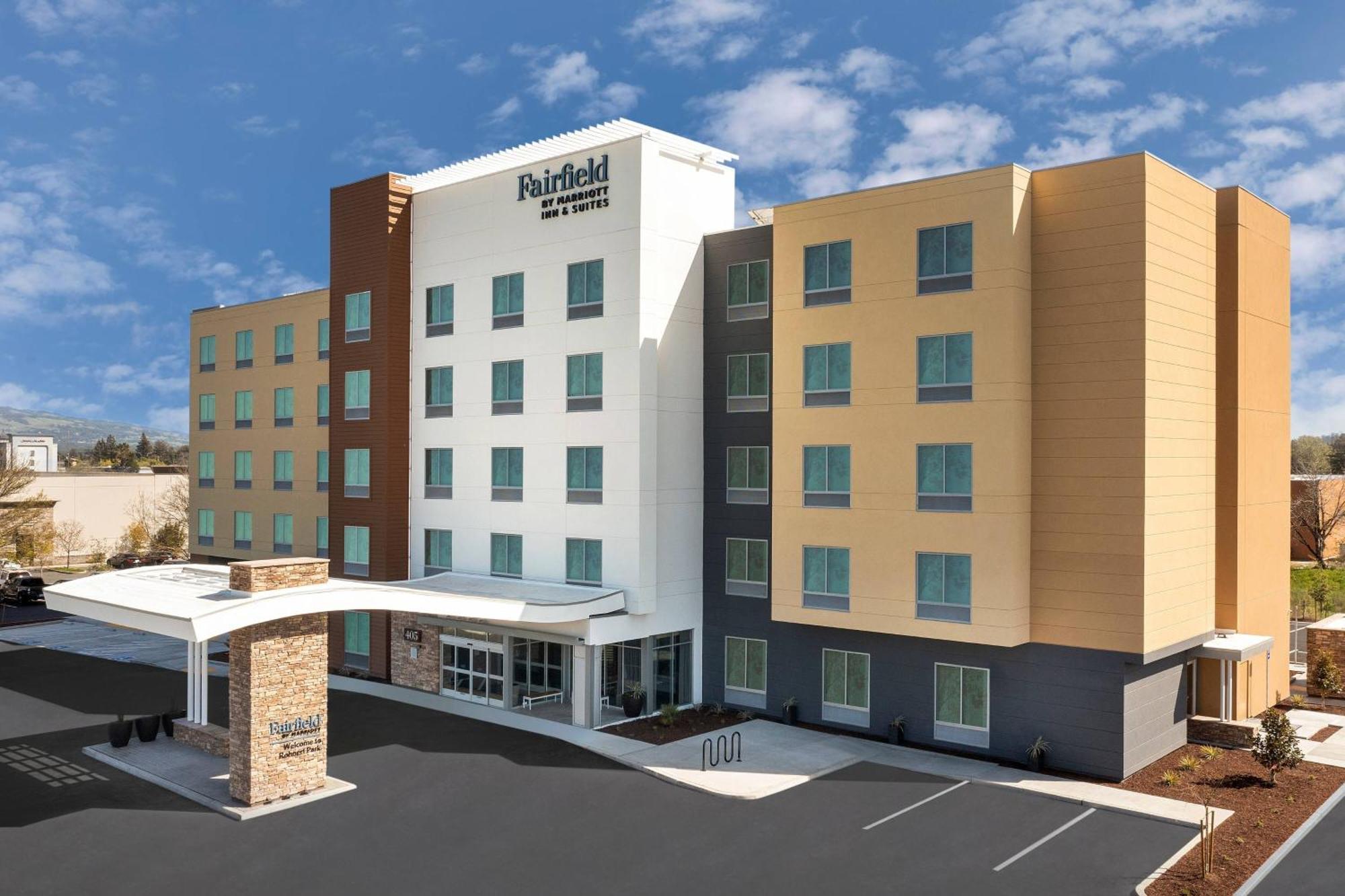 Fairfield Inn & Suites By Marriott Santa Rosa Rohnert Park Exterior photo